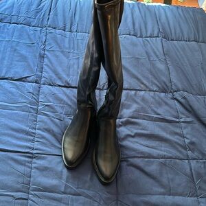 Above the knee hott boots!